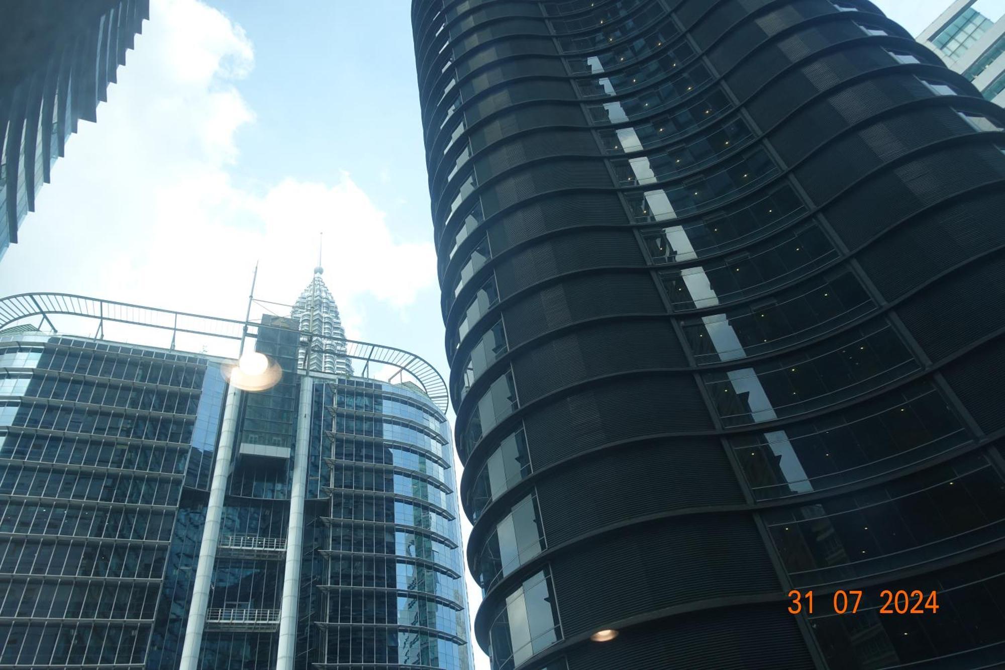 Skysuites Klcc Downtown *
